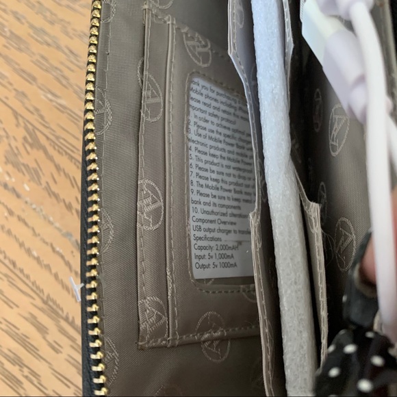 Adrienne Vittadini Charging Wallet - Picture 5 of 9